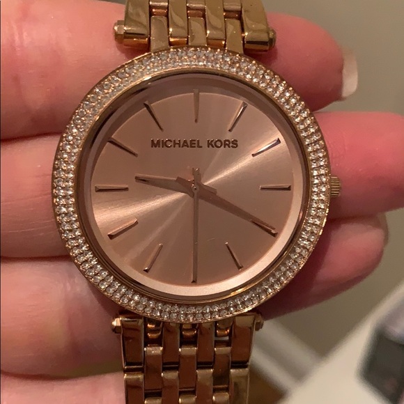 Micheal Kors rose gold women’s watch - Picture 2 of 3